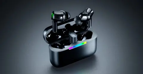 Razer's new Hammerhead V3 HyperSpeed earbuds rise above slow Bluetooth hassles